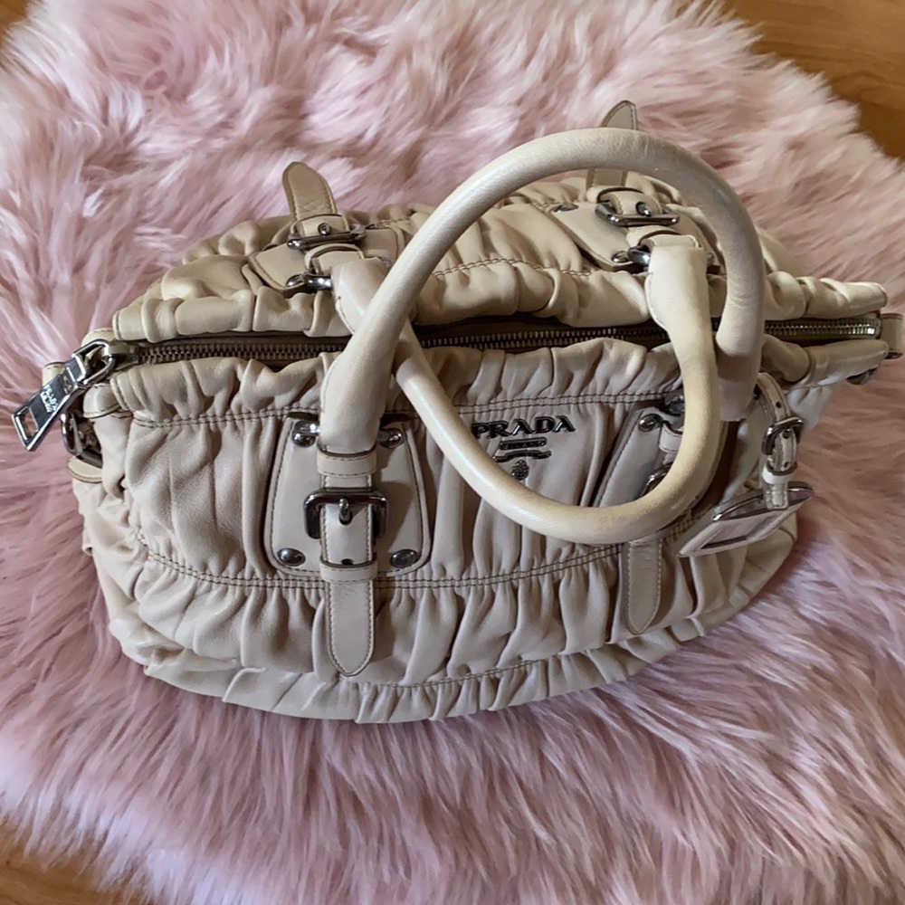 Authentic Prada handbag in Good Conditions